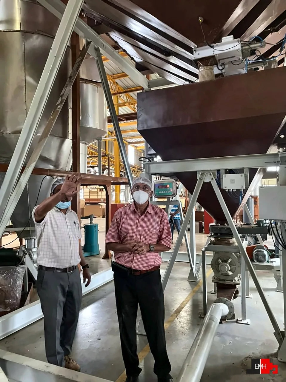 Weigh hopper on load cells with weight indicator and rotary valve feeding the coffee bean conveying line, by Scorpio